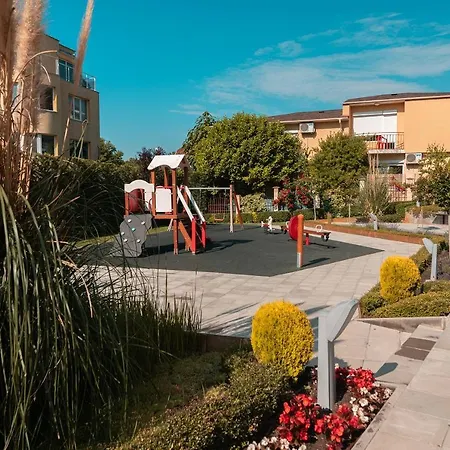 Nobile - Coral Complex With Parking & Pool Varna