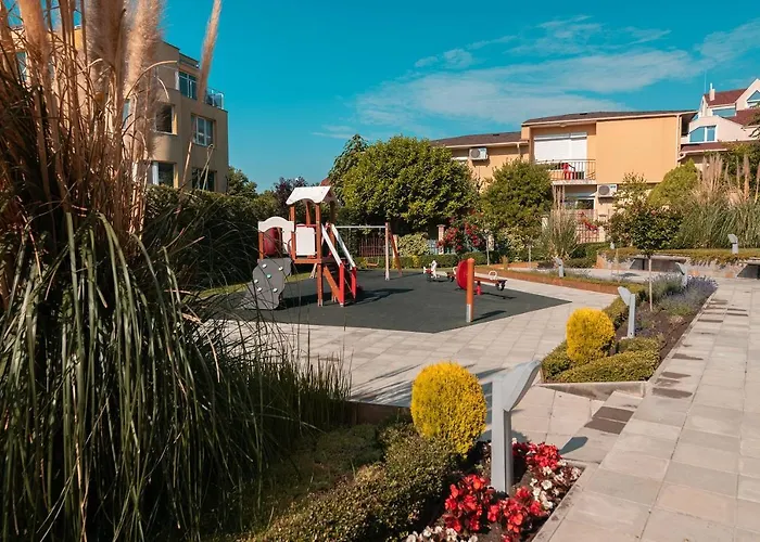 Nobile - Coral Complex With Parking & Pool Varna